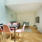 Apartment Center Of Paris By Studio Prestige